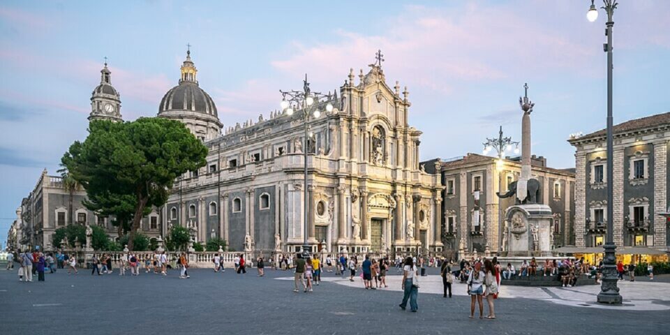 catania: storia - monumenti e aneddoti della città dell’etna 01